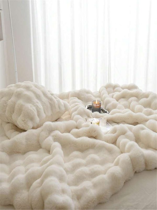 SINGLE FUR BUBBLE DESIGN DUVET - Image 2