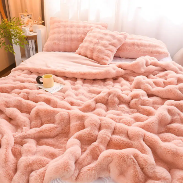 SINGLE FUR BUBBLE DESIGN DUVET - Image 8