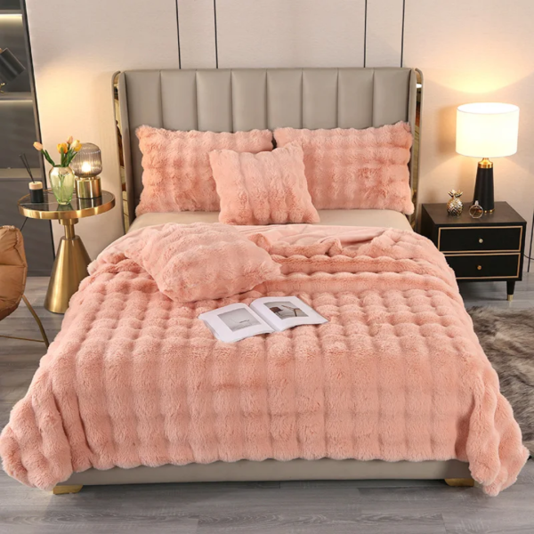 SINGLE FUR BUBBLE DESIGN DUVET - Image 9
