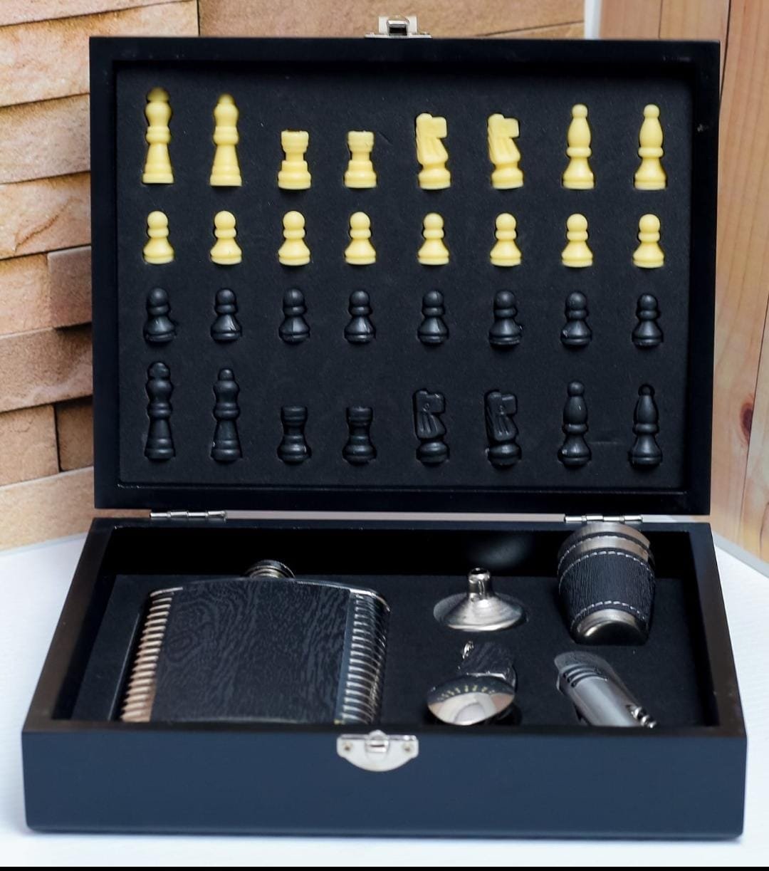 Hip Flask gift Set With Chess Board - Image 4