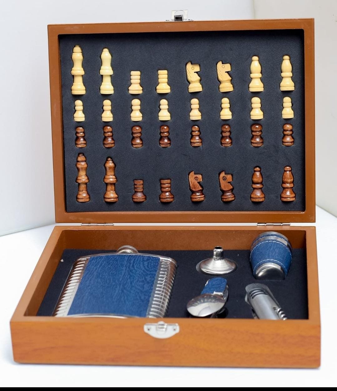 Hip Flask gift Set With Chess Board - Image 2