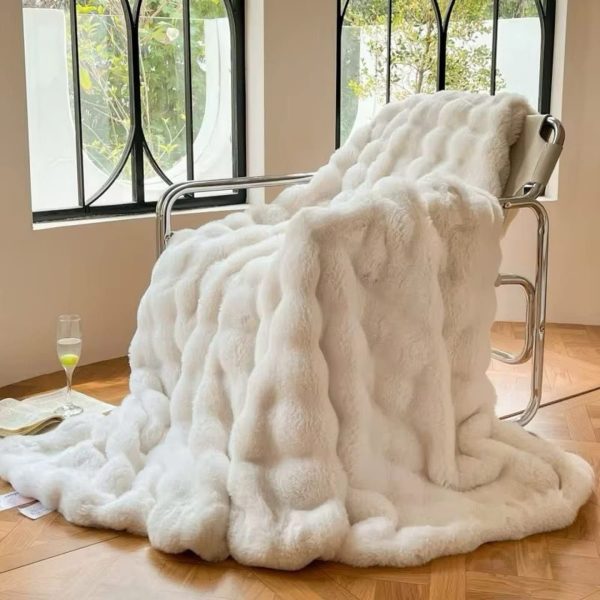 Soft Bubble Winter Throw Blanket Plain - Image 3